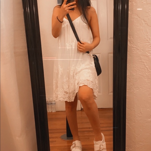 White dress - Picture 4 of 5